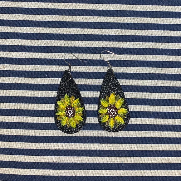 Earrings - Picture 1 of 1